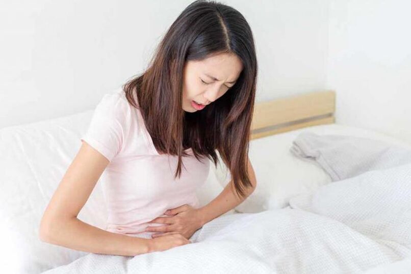 Bauchschmerz ass e gemeinsamt Symptom vun der Wurminfektioun. 